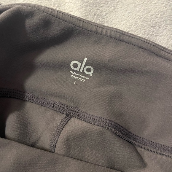 Alo Ribbed Leggings - Picture 3 of 3